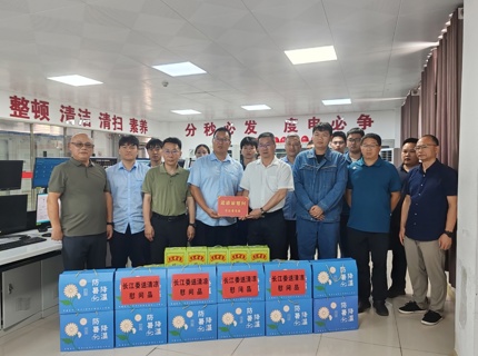 马水山带队到威廉体育公司风电场调研，，，，，，，，为一线职工“送清冷”